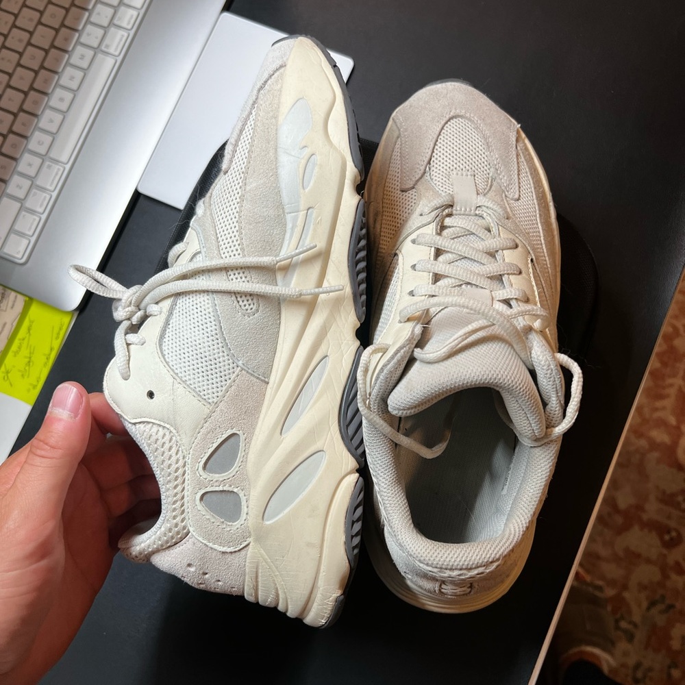 Yeezy 700 Analog